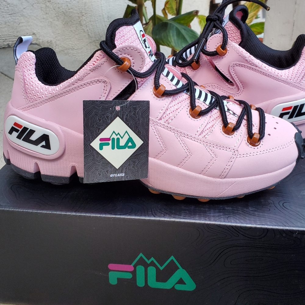 🦄 Taking Offers FILA Trailpacer pink sneakers
